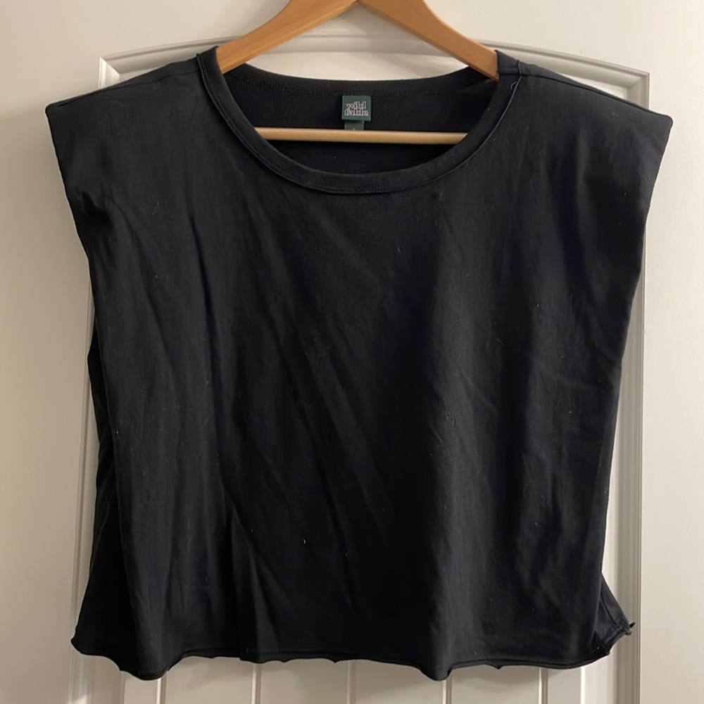 Padded shoulder black crop top